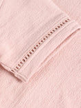 Bild in Galerie-Betrachter laden, Daily Seven T-Shirt mit Spruch - Silver Pink