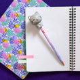 Bild in Galerie-Betrachter laden, Legami Anti-Stress-Bleistift Kitty „Be Curious“ - Squeezies