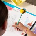 Bild in Galerie-Betrachter laden, Legami Anti-Stress-Bleistift Bee „Bee Different“ - Squeezies