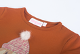 Bild in Galerie-Betrachter laden, Someone "T-Shirt langarm" mit Gliterdruck und Puschel - Cognac
