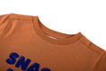 Bild in Galerie-Betrachter laden, Someone T-Shirt mit Beflockung - Terra
