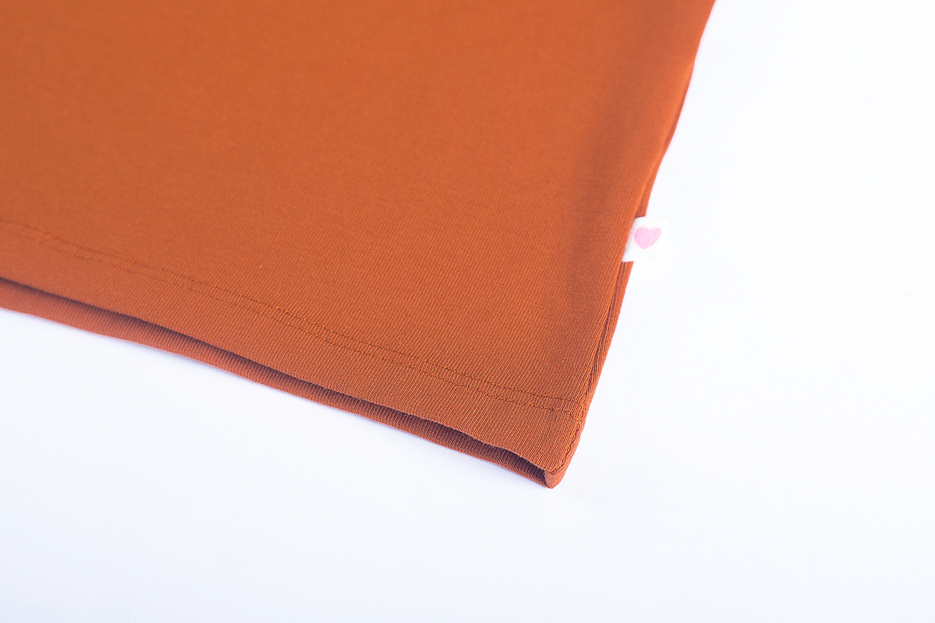 Someone "T-Shirt langarm" mit Gliterdruck und Puschel - Cognac