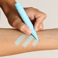 Bild in Galerie-Betrachter laden, Nailmatic Kids "Tattoo Stift hellblau"

