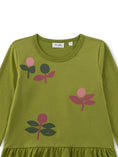 Bild in Galerie-Betrachter laden, Sanetta "Langarmshirt" mit Volant und Druck - Olive Green
