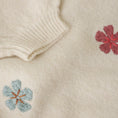 Bild in Galerie-Betrachter laden, Minymo "Pullover" mit gestickten Blumen - Sandshell
