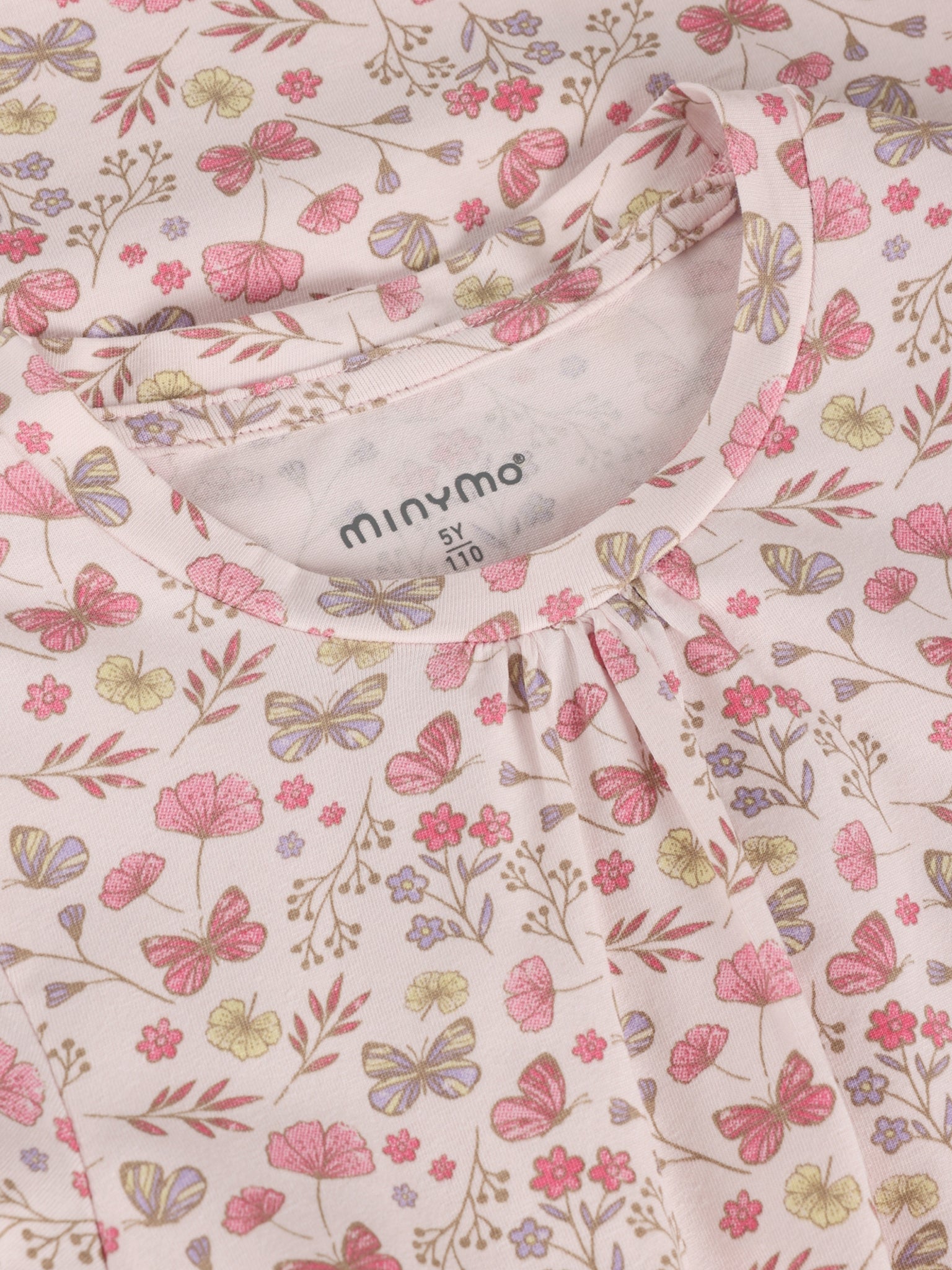 Minymo Kleid mit einem Allover Sommer Print - Raindrops on Roses