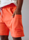 Bild in Galerie-Betrachter laden, Mayoral Bermuda Shorts mit Taschen - Orange
