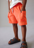 Bild in Galerie-Betrachter laden, Mayoral Bermuda Shorts mit Taschen - Orange
