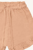 Bild in Galerie-Betrachter laden, Hust & Claire Shorts "Helena" Warm Sand mit Rüschen Volant
