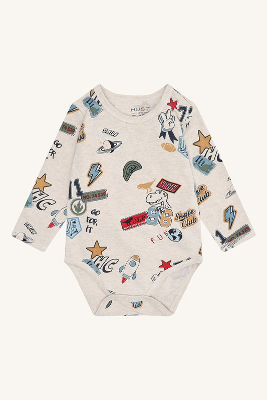 Hust & Claire "Body langarm Buster Puf Badges" - Wheat Melange