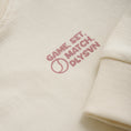 Bild in Galerie-Betrachter laden, Daily Seven "T-Shirt langarm Artwork"- Off White
