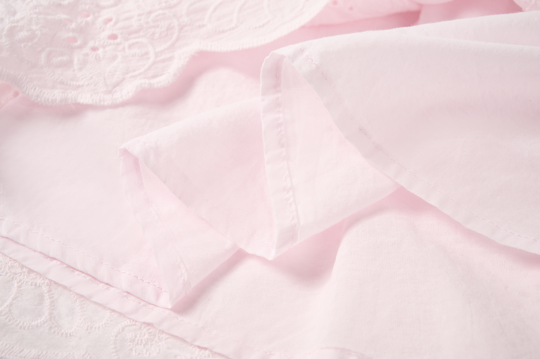 Someone Rock mit Lochstickerei - Soft Pink