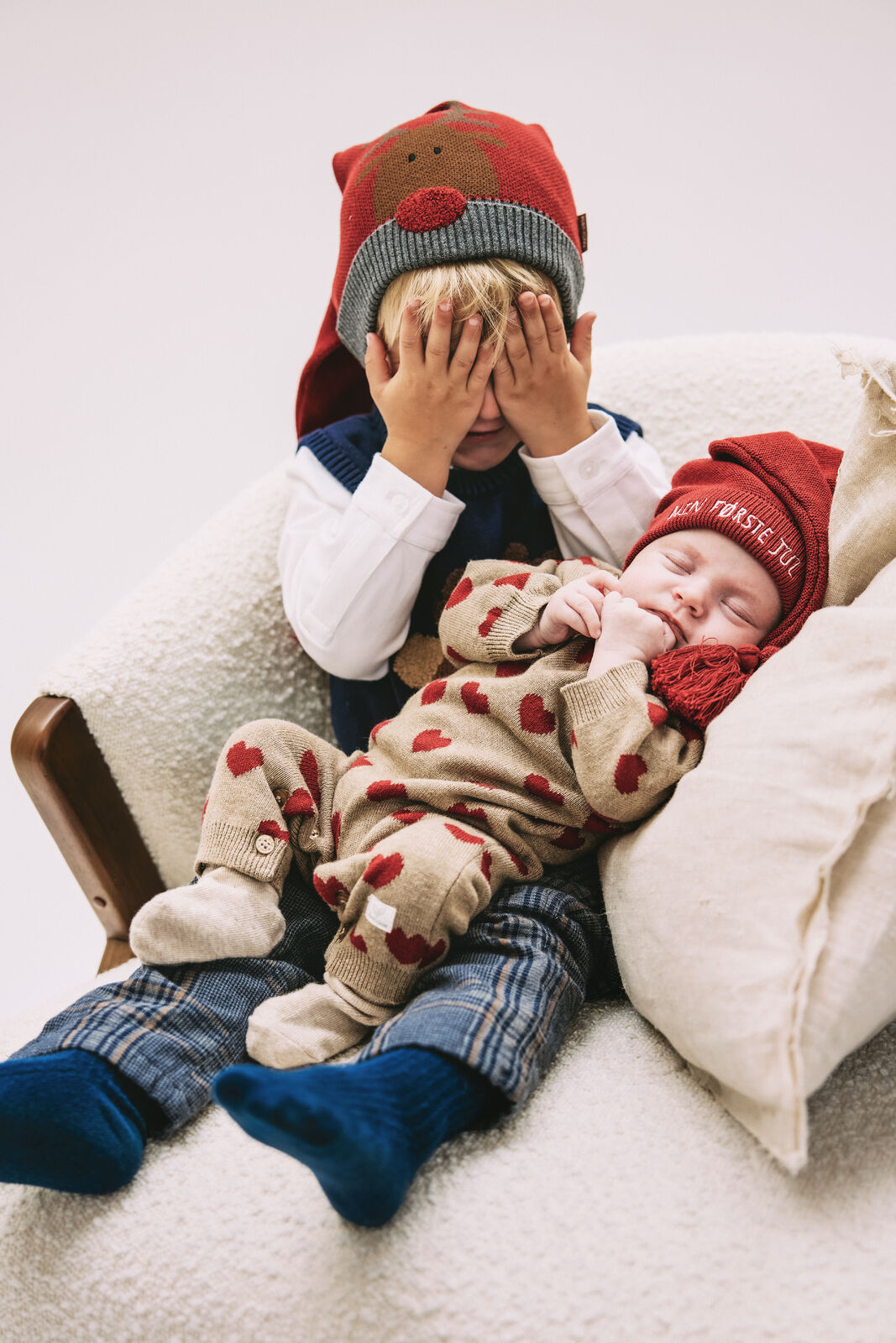 Hust & Claire "Strampler aus Strick" mit Herzchen - Biscuit