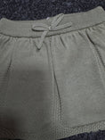 Bild in Galerie-Betrachter laden, Hust & Claire Strick Shorts in Rock Optik - Green Tea
