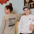 Bild in Galerie-Betrachter laden, No Way Monday "T-Shirt langarm" mit Rückendruck - Light grey
