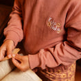 Bild in Galerie-Betrachter laden, Koko Noko "Sweatshirt" mit Kapuze und Kordelzug - Dark old pink
