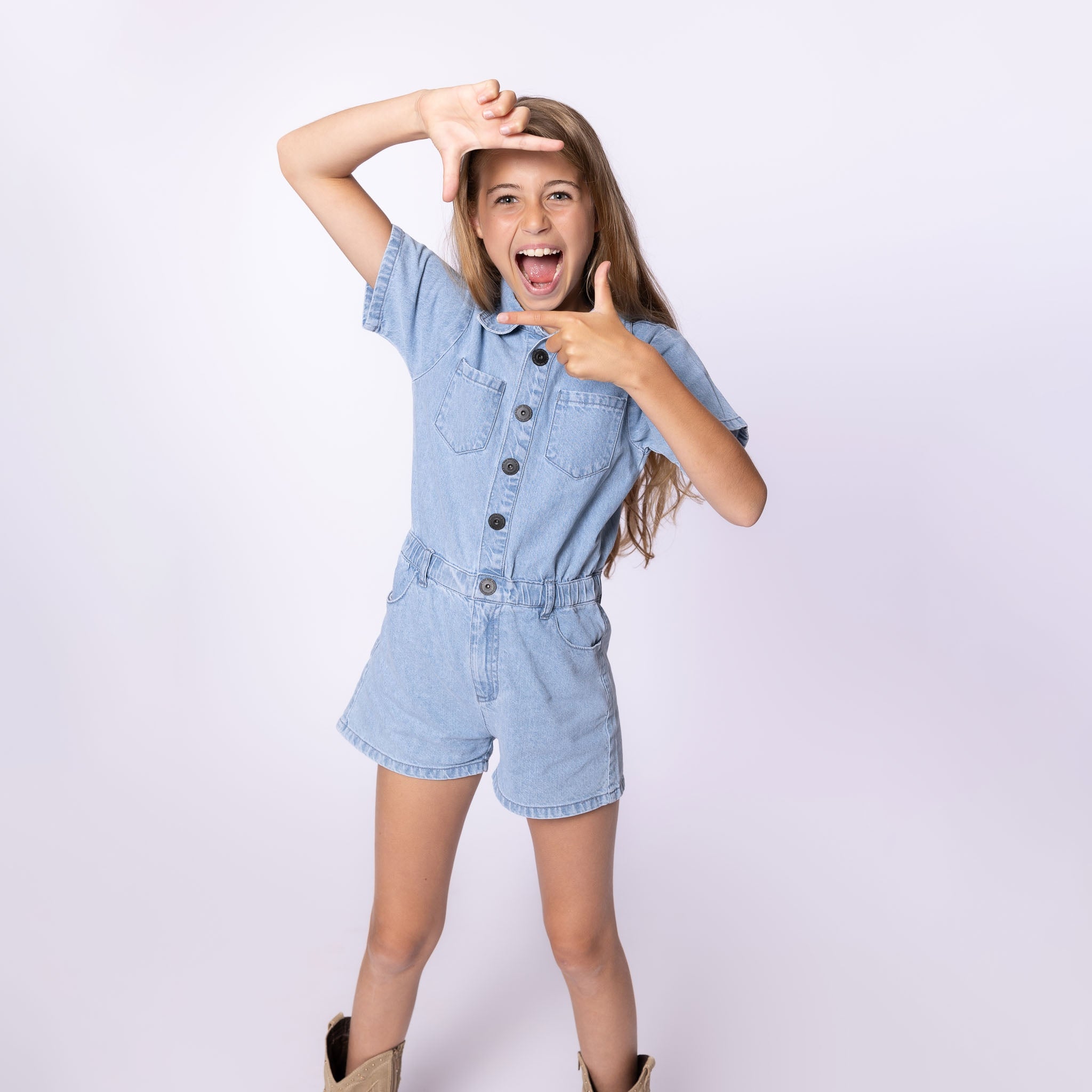 No Way Monday "Jeans Overall kurz" mit Knopfleiste und aufgenähten Taschen - Blue Jeans