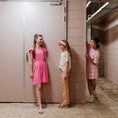 Bild in Galerie-Betrachter laden, No Way Monday "Kleid" mit Volantärmel und Gummizugraffung - Pink
