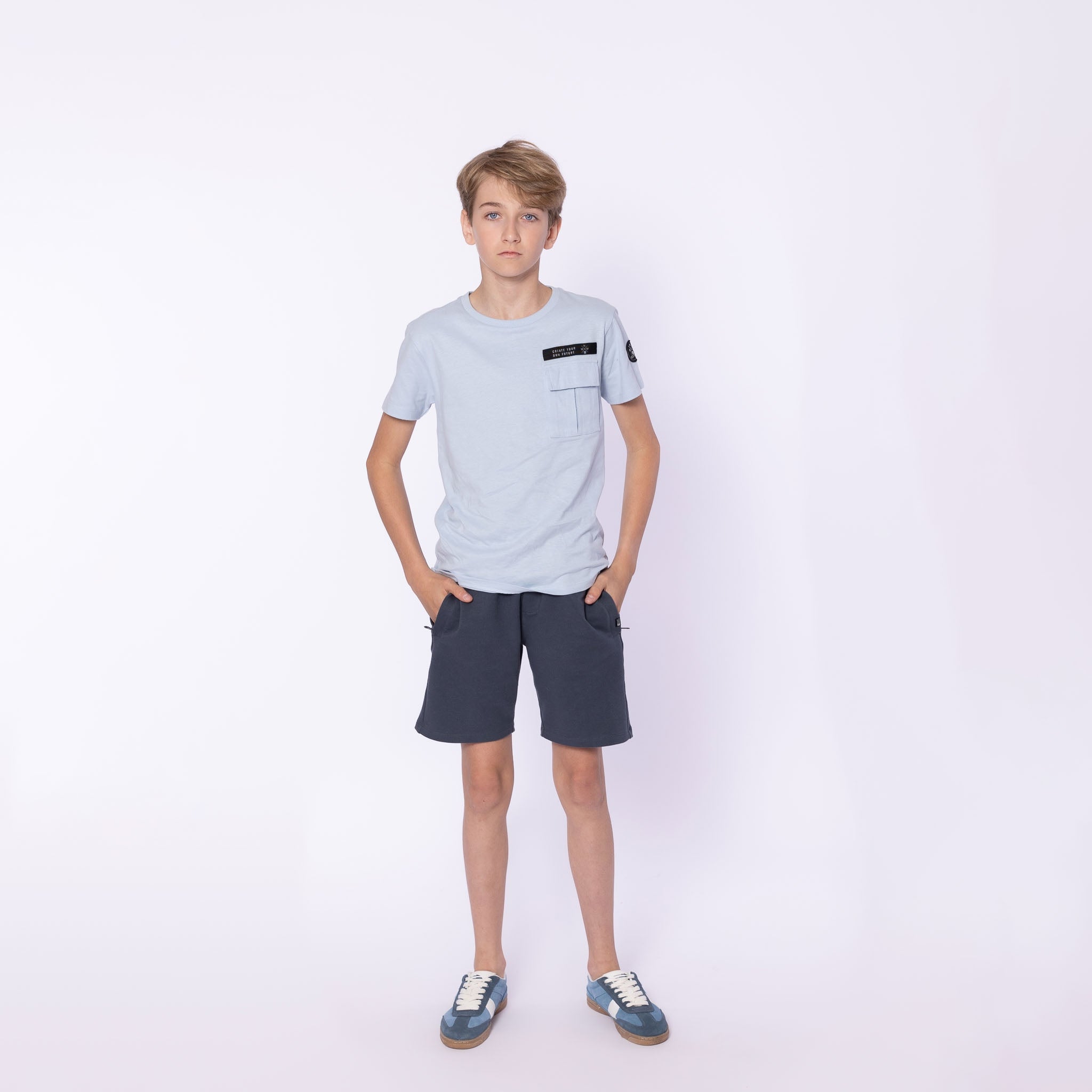 No Way Monday "T-Shirt" mit aufgenähter Brusttasche - Hellblau