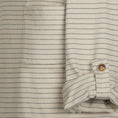 Bild in Galerie-Betrachter laden, Koko Noko "Langarmshirt" mit zarten Streifen und aufgenähter Tasche - Pebble
