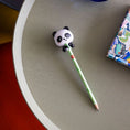 Bild in Galerie-Betrachter laden, Legami Anti-Stress-Bleistift Panda „Hug me“ - Squeezies
