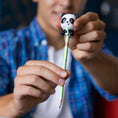 Bild in Galerie-Betrachter laden, Legami Anti-Stress-Bleistift Panda „Hug me“ - Squeezies
