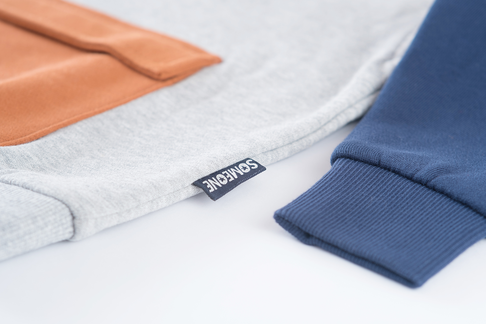 Someone Sweatshirt mit Kapuze und Bauchtasche "Rocky"
