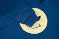 Bild in Galerie-Betrachter laden, Someone Sweatshirt mit Kapuze - Smiley - Dark Blue
