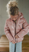 Video in Galerie-Betrachter laden und wiedergeben, Minymo "Woll-Handschuhe" mit Herzchen - Misty Rose
